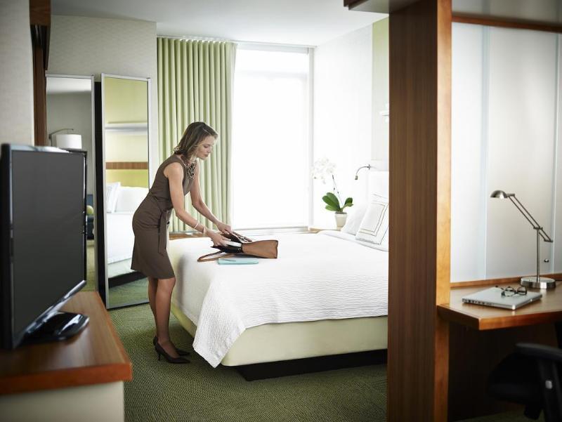 สปริงฮิลล์ สวีท ไซราคิวส์ แคเรียร์ เซอร์เคิล Hotel อีสต์ซีราคิวส์ ภายนอก รูปภาพ